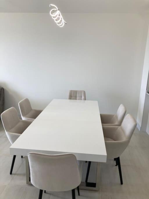 Coco Luxury 3 Bedrooms Lägenhet